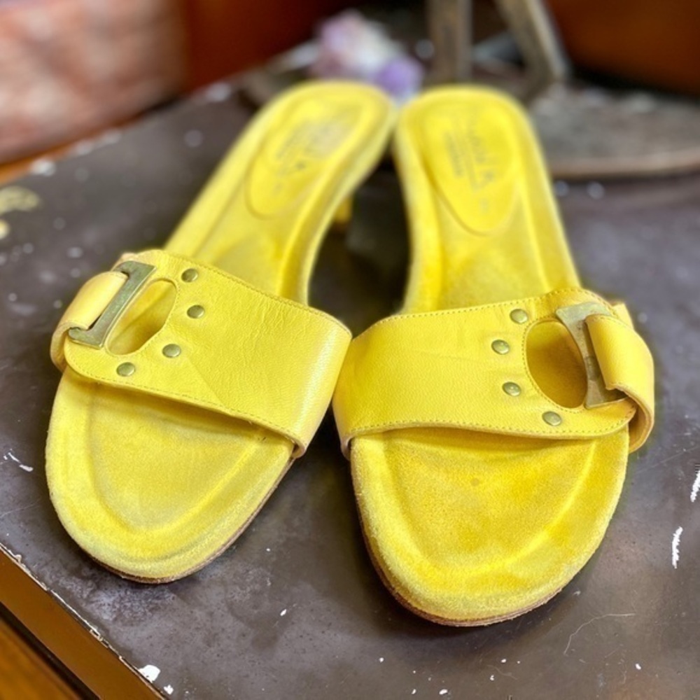Marvin K AquaTalla Vintage Yellow Kitten Heels!